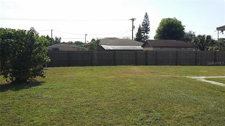 Photo 4 of 19 - 2608 W Columbus Dr, Tampa, FL 33607