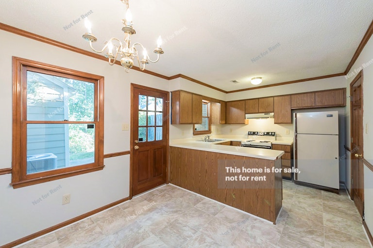 Photo 7 of 13 - 5648 Hamstead Xing, Raleigh, NC 27612