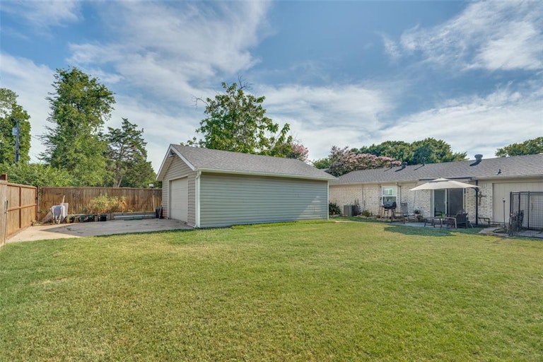 Photo 30 of 36 - 2704 N Ave, Plano, TX 75074