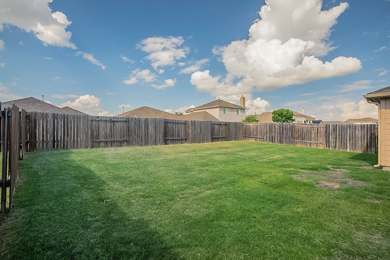 Photo 19 of 20 - 2029 Cone Flower Dr, Forney, TX 75126
