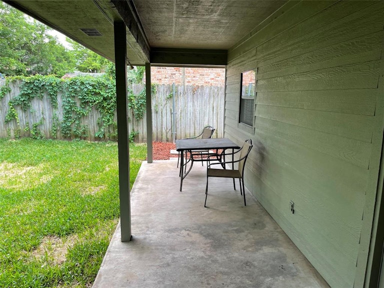 Photo 35 of 40 - 208 Guinevere Dr, Weatherford, TX 76086