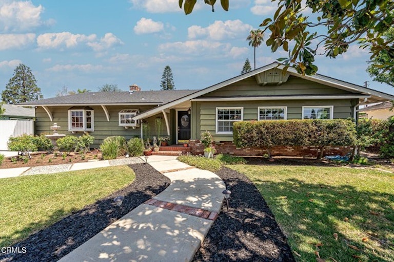 Photo 1 of 36 - 18681 Spaulding Ave, Santa Ana, CA 92705