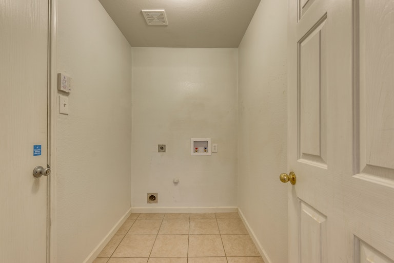 Photo 12 of 28 - 1202 Huntsville Dr, Wylie, TX 75098