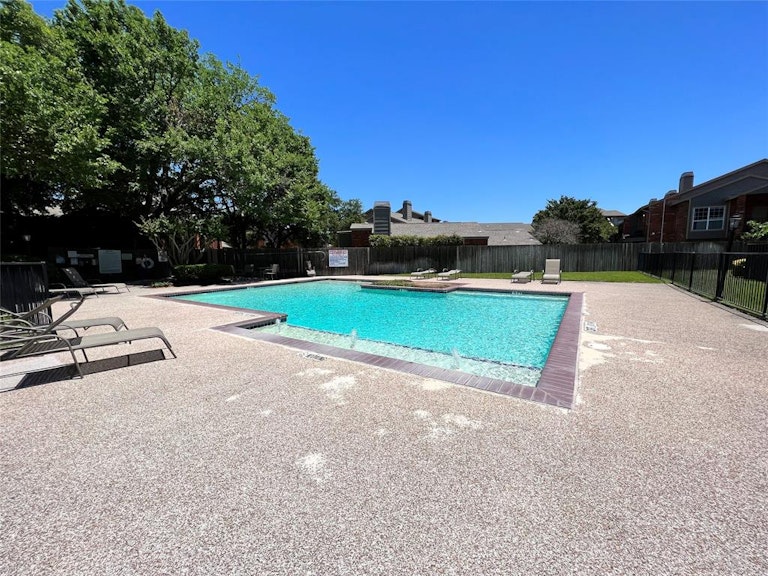Photo 14 of 16 - 408 Pebble Way #254, Arlington, TX 76006