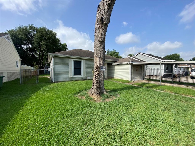 Photo 9 of 14 - 6722 Kernel St, Houston, TX 77087