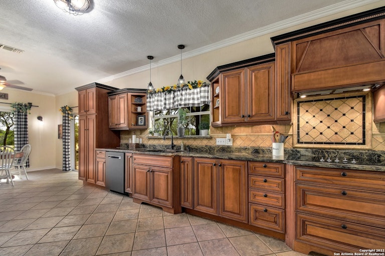 Photo 12 of 51 - 1359 E Ammann Rd, Bulverde, TX 78163
