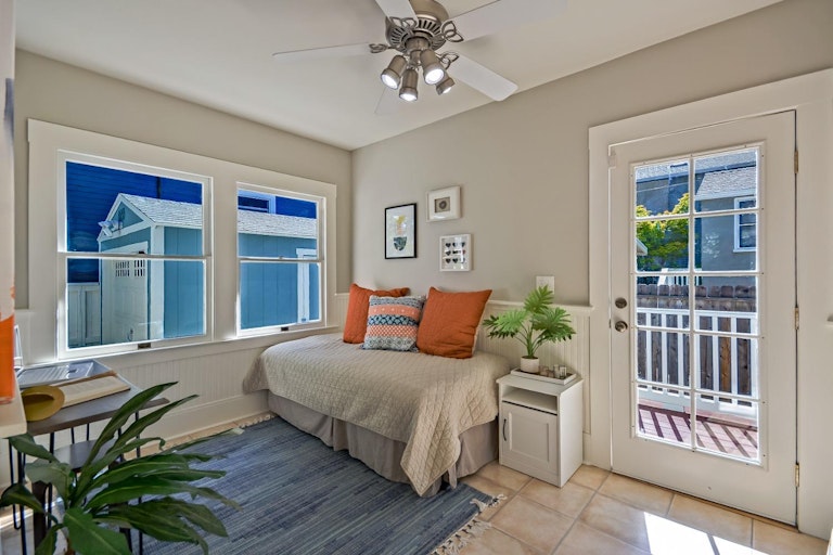 Photo 18 of 47 - 2401 U St, Sacramento, CA 95818