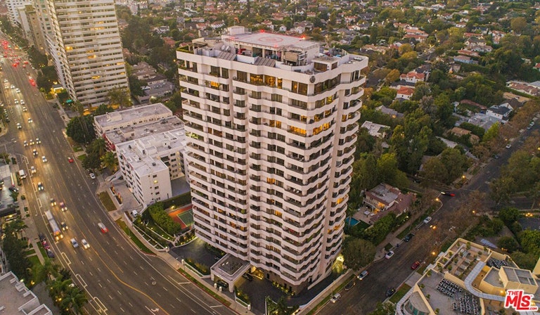Photo 1 of 40 - 10601 Wilshire Blvd #404, Los Angeles, CA 90024