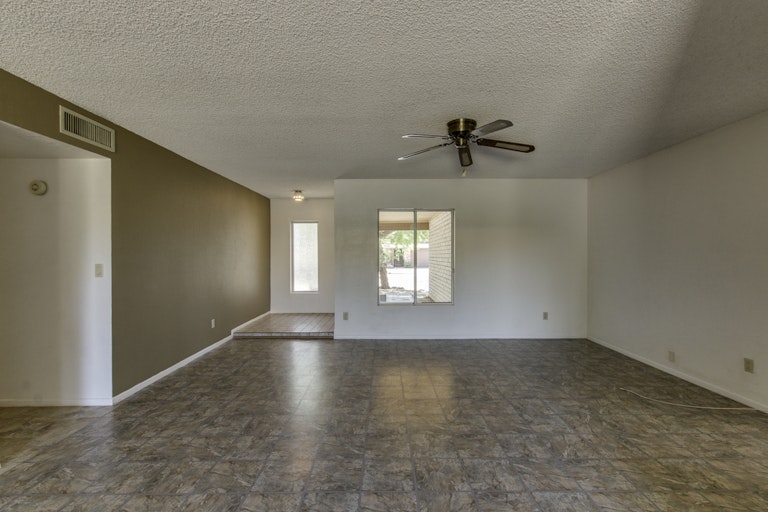 Photo 14 of 33 - 5404 W Barbara Ave, Glendale, AZ 85302