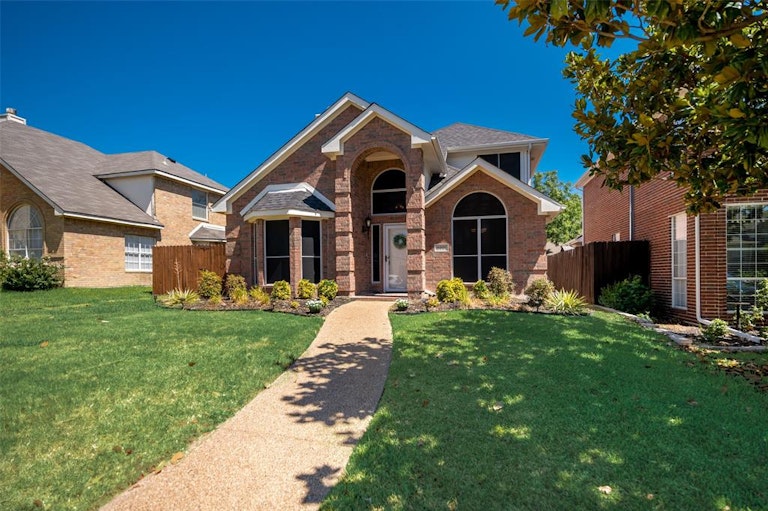 Photo 4 of 40 - 8801 Clearlake Dr, Rowlett, TX 75088