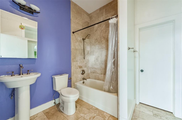 Photo 23 of 44 - 2700 Albany St #3B, Houston, TX 77006