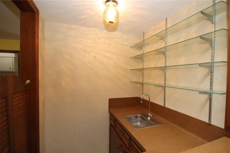 Photo 21 of 31 - 7507 Renmark Ln, Houston, TX 77070
