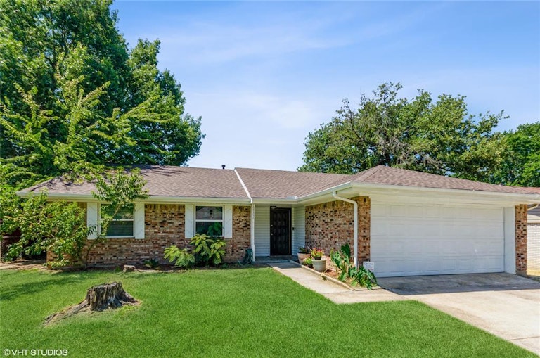 Photo 1 of 31 - 13102 Twin Oaks Dr, Balch Springs, TX 75180