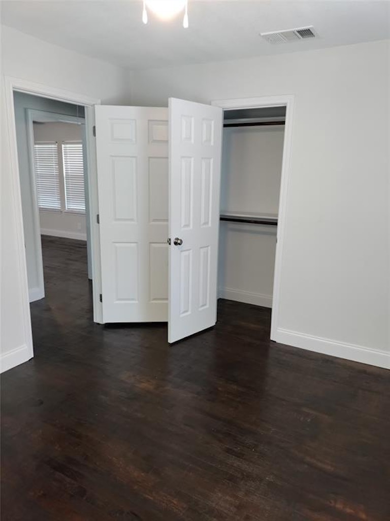 Photo 11 of 13 - 2015 May St, Fort Worth, TX 76110