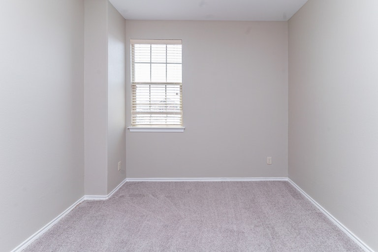 Photo 19 of 29 - 11112 Dunlavin Ct, Haslet, TX 76052