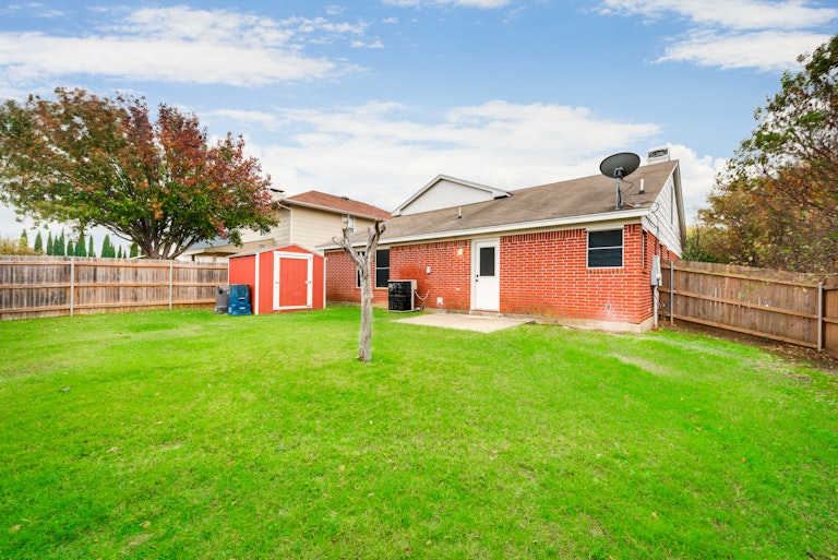 Photo 6 of 26 - 1820 Whispering Cove Trl, Fort Worth, TX 76134