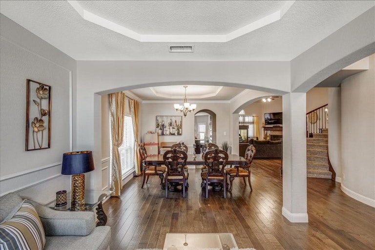 Photo 3 of 40 - 6413 Glenwick Dr, Fort Worth, TX 76123