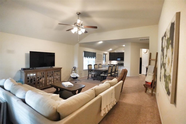 Photo 10 of 19 - 3033 Tulip Poplar Trl, Conroe, TX 77301