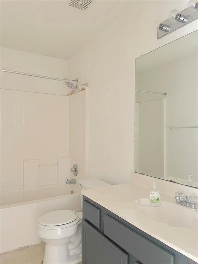 Photo 13 of 18 - 751 Rachel St, Grand Prairie, TX 75052