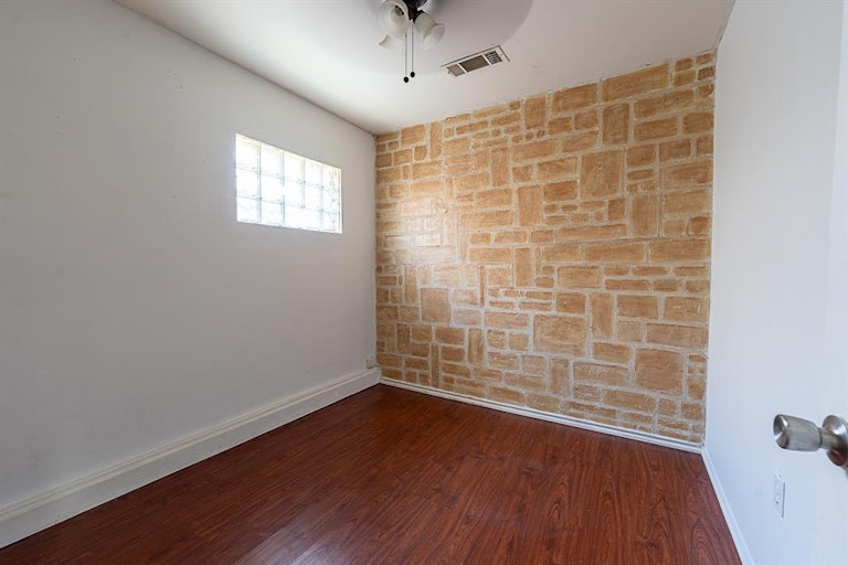 Photo 17 of 23 - 913 Haverstraw Pl, Mesquite, TX 75149