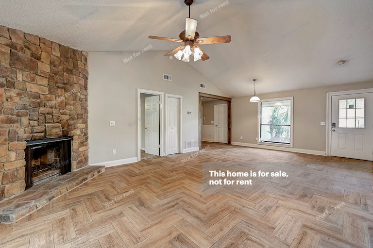 Photo 19 of 30 - 4251 Queensway Dr, Jacksonville, FL 32257