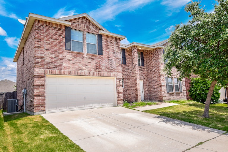 Photo 1 of 35 - 789 Keel Line Dr, Crowley, TX 76036