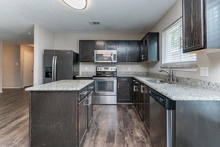 Photo 2 of 19 - 2552 Pilgrim Rest Dr, Dallas, TX 75237