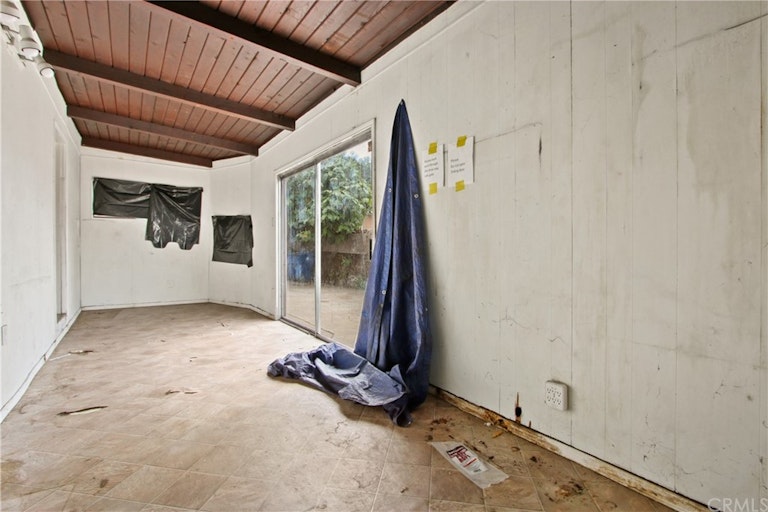 Photo 7 of 18 - 226 E 88th Pl, Los Angeles, CA 90003