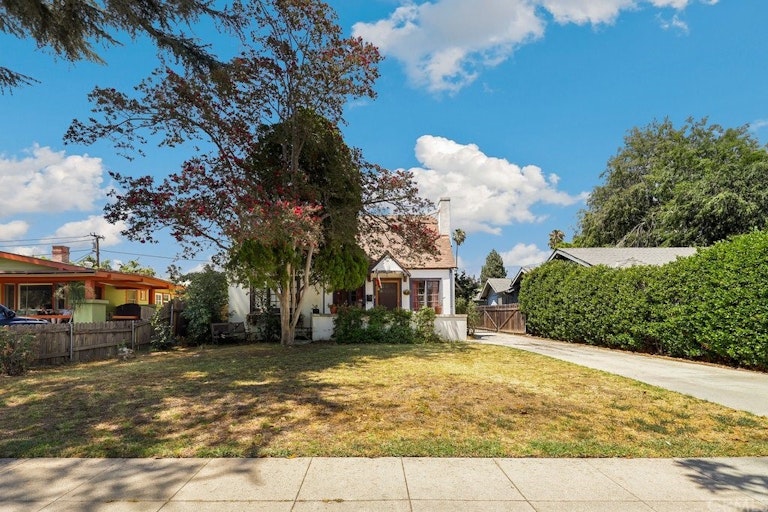 Photo 2 of 38 - 1791 Rose Villa St, Pasadena, CA 91106