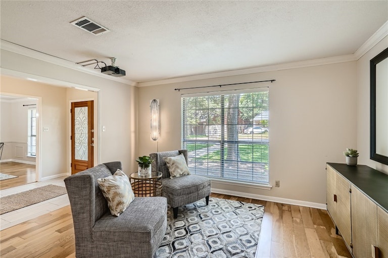 Photo 8 of 28 - 9903 Marseilles Dr, Austin, TX 78750
