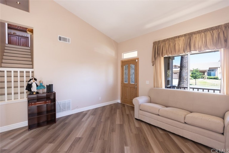 Photo 4 of 25 - 1480 Cherrywood Cir, Corona, CA 92881