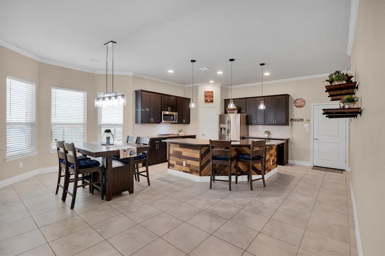 Photo 8 of 23 - 5901 Humber Ln, Aubrey, TX 76227