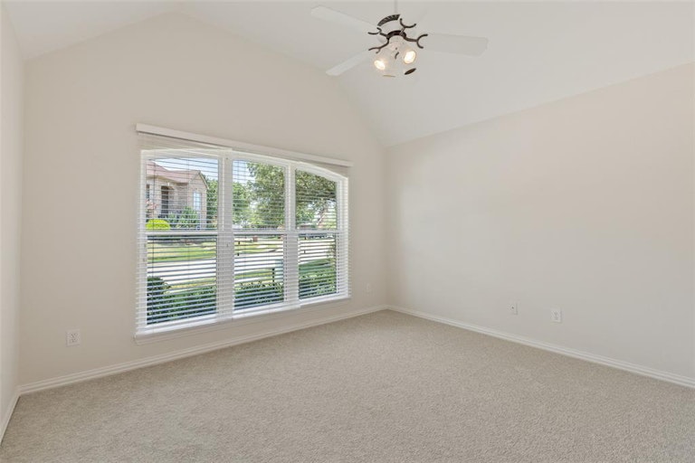 Photo 22 of 28 - 8904 Lakewood Dr, Irving, TX 75063
