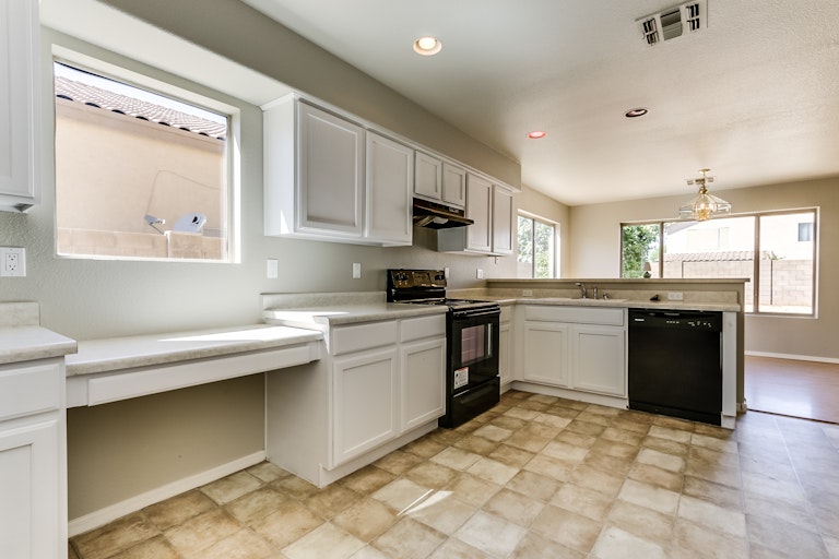 Photo 9 of 31 - 7010 W Aire Libre Ave, Peoria, AZ 85382