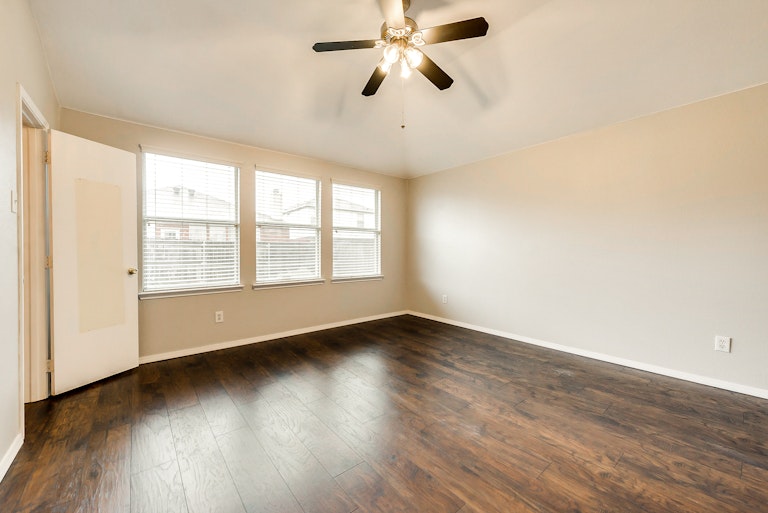 Photo 13 of 26 - 3608 Bandera Ranch Rd, Roanoke, TX 76262
