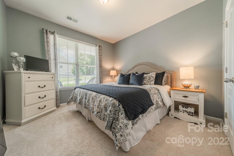 Photo 14 of 38 - 5726 Kildare Ct, Belmont, NC 28012
