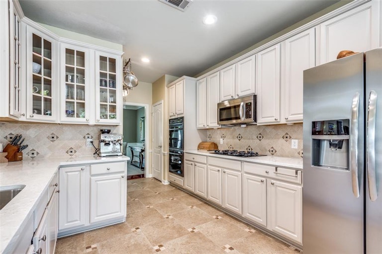 Photo 14 of 27 - 8609 Clear Sky Dr, Plano, TX 75025