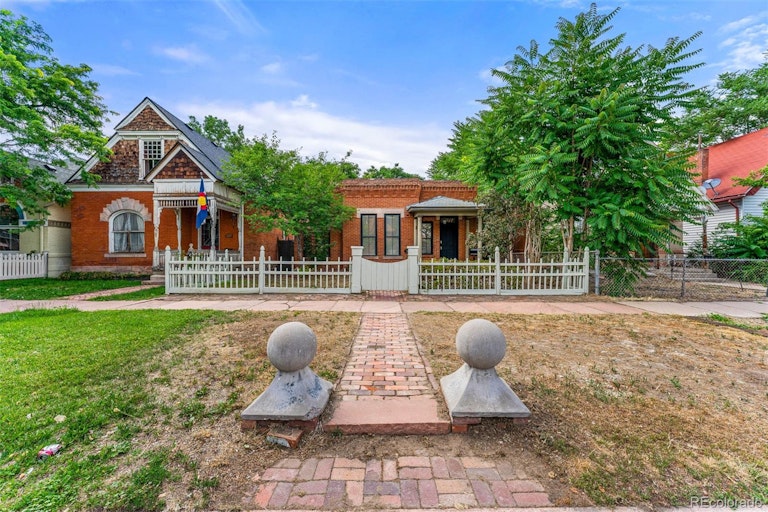 Photo 2 of 40 - 2917 Glenarm Pl, Denver, CO 80205