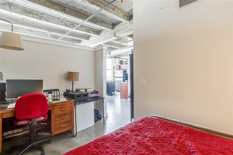 Photo 14 of 30 - 221 W Lancaster Ave #7010, Fort Worth, TX 76102