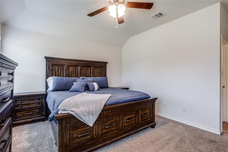 Photo 15 of 23 - 1004 Chuckwagon Ln, Princeton, TX 75407