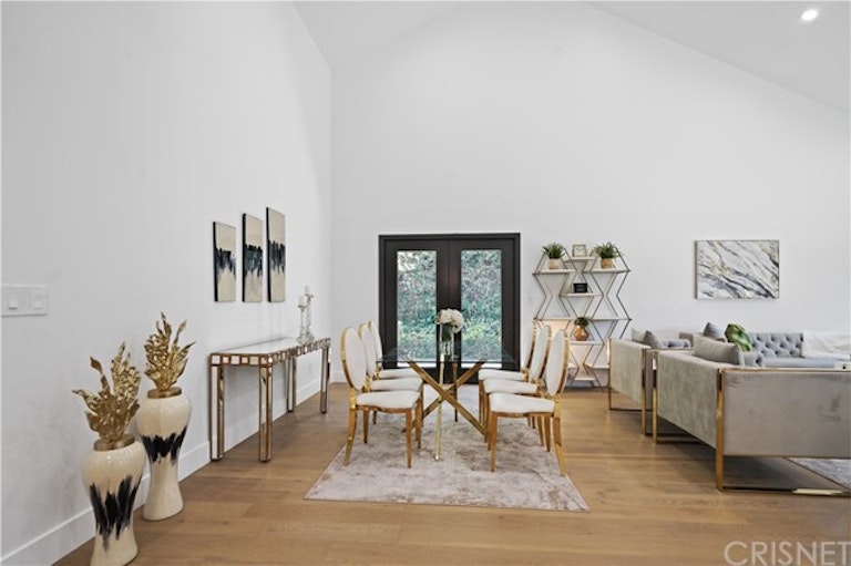 Photo 16 of 43 - 11905 Andasol Ave, Granada Hills, CA 91344
