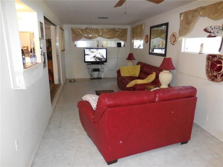Photo 4 of 21 - 700 Sunset Ave, Orange City, FL 32763