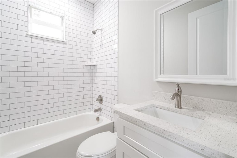 Photo 17 of 24 - 3920 W Crenshaw St, Tampa, FL 33614