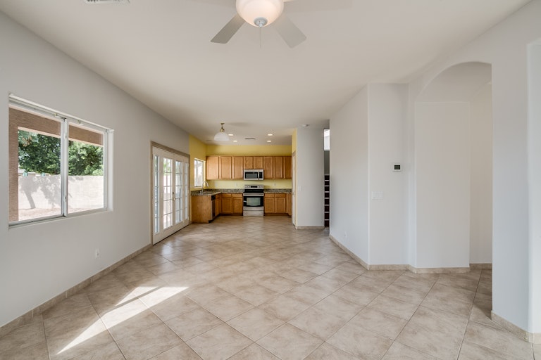 Photo 10 of 33 - 714 S 123rd Dr, Avondale, AZ 85323