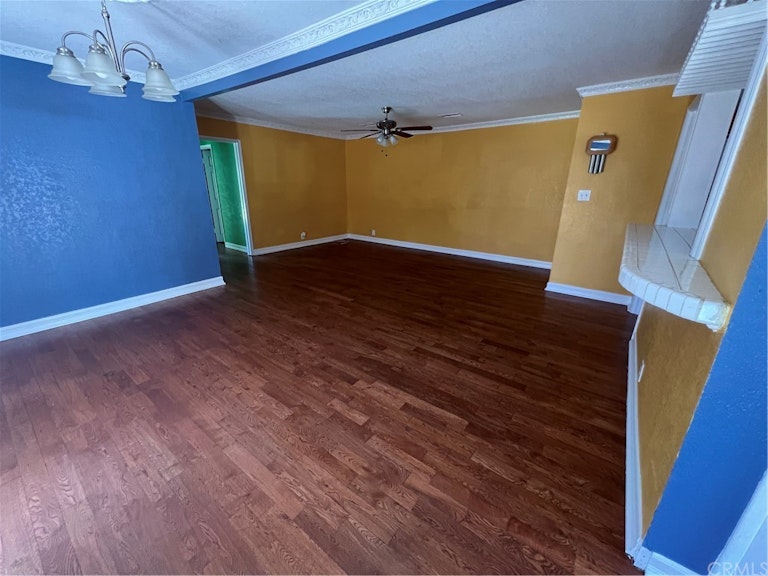 Photo 6 of 43 - 13944 Hartland St, Van Nuys, CA 91405