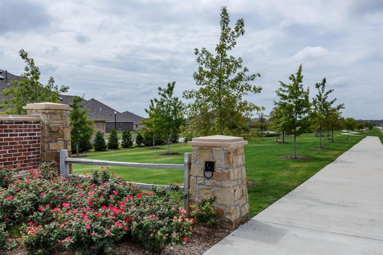 Photo 4 of 24 - 1269 Palmetto Dr, Forney, TX 75126