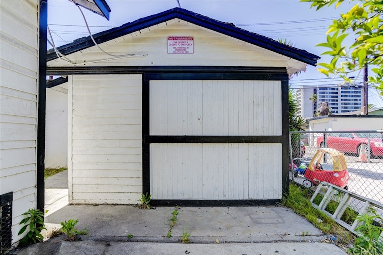 Photo 7 of 18 - 1065 Olive Ave, Long Beach, CA 90813