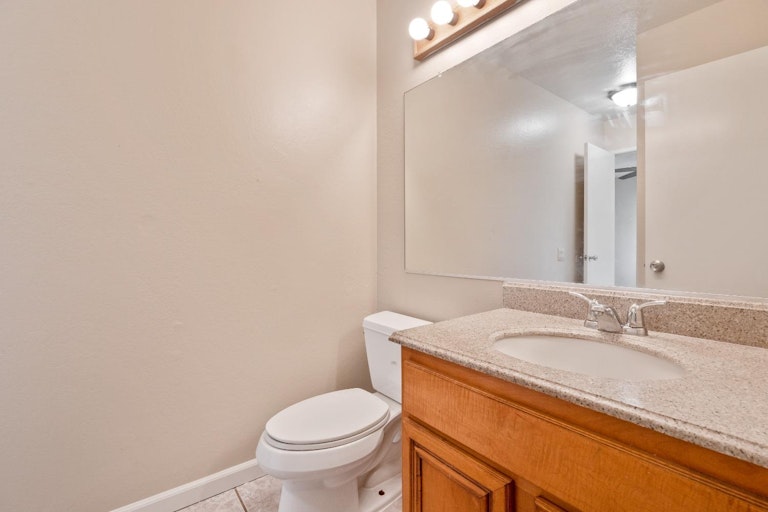 Photo 26 of 38 - 5030 Strasbourg Way, Sacramento, CA 95842