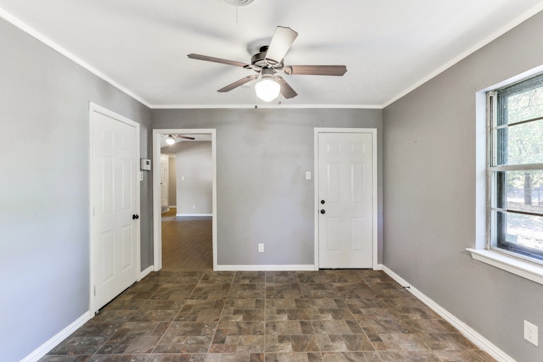 Photo 13 of 25 - 7008 Shauna Dr, North Richland Hills, TX 76180