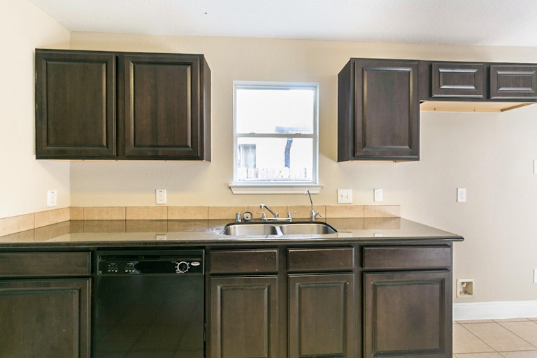 Photo 8 of 24 - 5602 Post Oak Manor Dr, Houston, TX 77085
